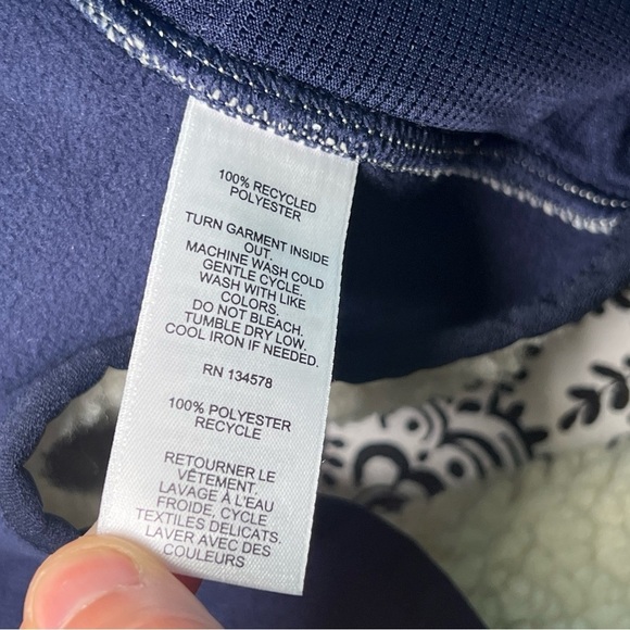 Vineyard Vines Sherpa Supershep Vest in Stone size large - Picture 9 of 9